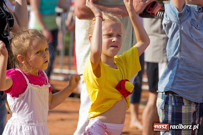 Zdjęcie w galerii na portalu naszraciborz.pl: Dzieci bawiły się z Majką Jeżowską wiadomości z regionu