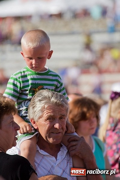 Zdjęcie w galerii na portalu naszraciborz.pl: Dzieci bawiły się z Majką Jeżowską wiadomości z regionu