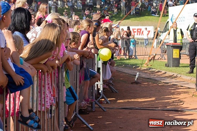 Zdjęcie w galerii na portalu naszraciborz.pl: Dzieci bawiły się z Majką Jeżowską wiadomości z regionu