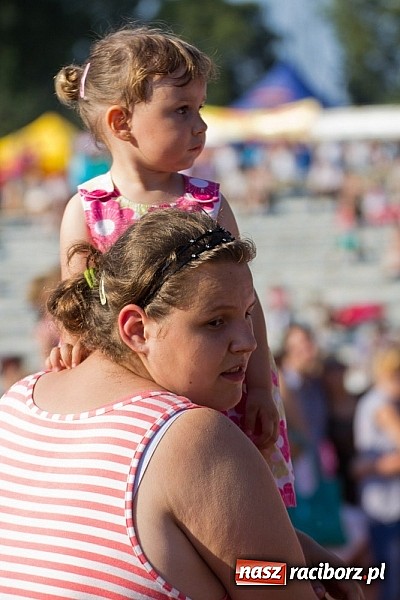 Zdjęcie w galerii na portalu naszraciborz.pl: Dzieci bawiły się z Majką Jeżowską wiadomości z regionu