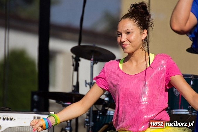 Zdjęcie w galerii na portalu naszraciborz.pl: Dzieci bawiły się z Majką Jeżowską wiadomości z regionu