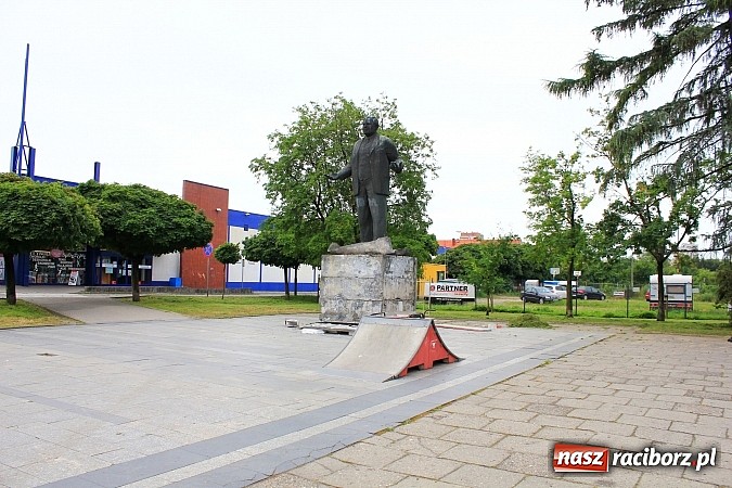 Zdjęcie w galerii na portalu naszraciborz.pl: Arka Bożek szykuje się do przeprowadzki wiadomości z regionu