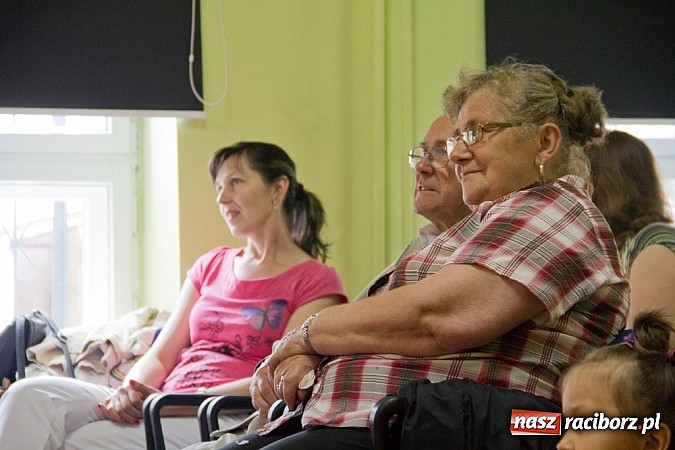 Zdjęcie w galerii na portalu naszraciborz.pl: W MDK-u podsumowali rok szkolny wiadomości z regionu