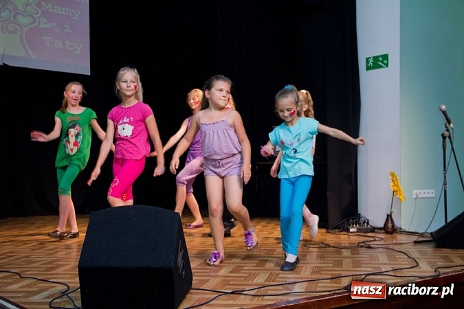 Zdjęcie w galerii na portalu naszraciborz.pl: W MDK-u podsumowali rok szkolny wiadomości z regionu