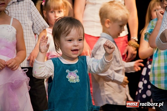 Zdjęcie w galerii na portalu naszraciborz.pl: W MDK-u podsumowali rok szkolny wiadomości z regionu