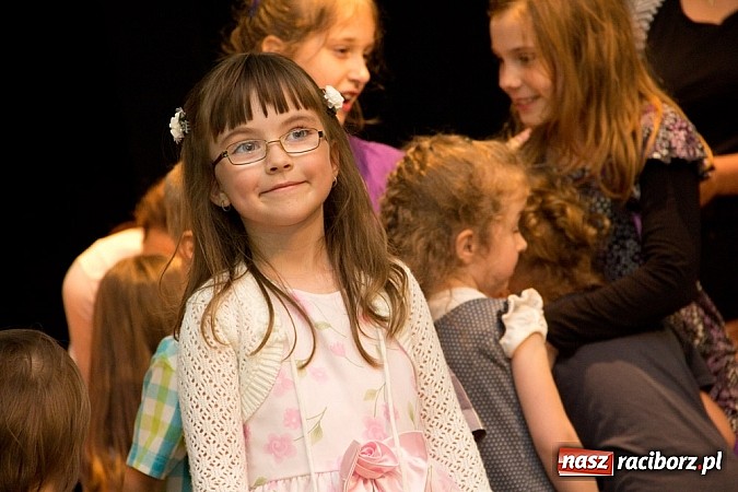 Zdjęcie w galerii na portalu naszraciborz.pl: W MDK-u podsumowali rok szkolny wiadomości z regionu