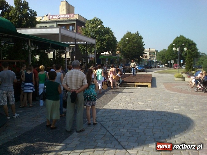 Zdjęcie w galerii na portalu naszraciborz.pl: Szkoła muzyczna wychodzi do mieszkańców wiadomości z regionu