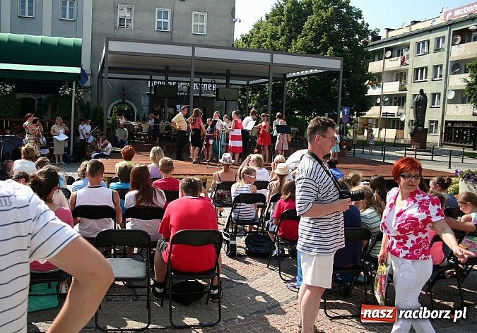 Zdjęcie w galerii na portalu naszraciborz.pl: Szkoła muzyczna wychodzi do mieszkańców wiadomości z regionu