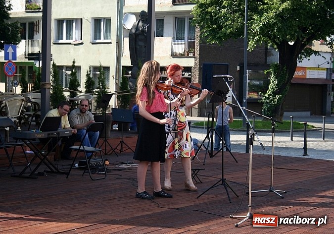 Zdjęcie w galerii na portalu naszraciborz.pl: Szkoła muzyczna wychodzi do mieszkańców wiadomości z regionu