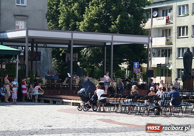 Zdjęcie w galerii na portalu naszraciborz.pl: Szkoła muzyczna wychodzi do mieszkańców wiadomości z regionu