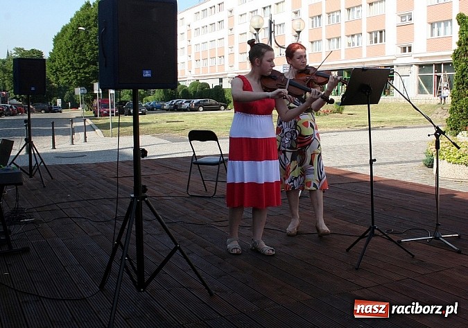 Zdjęcie w galerii na portalu naszraciborz.pl: Szkoła muzyczna wychodzi do mieszkańców wiadomości z regionu