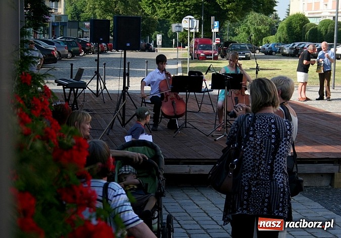 Zdjęcie w galerii na portalu naszraciborz.pl: Szkoła muzyczna wychodzi do mieszkańców wiadomości z regionu