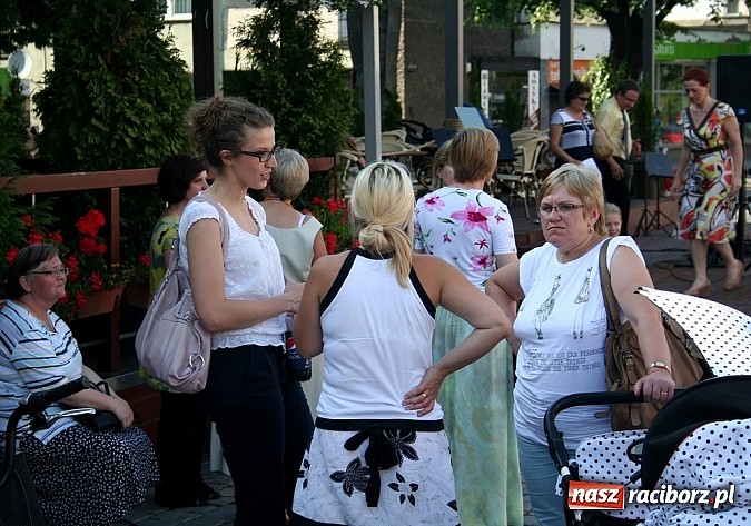 Zdjęcie w galerii na portalu naszraciborz.pl: Szkoła muzyczna wychodzi do mieszkańców wiadomości z regionu