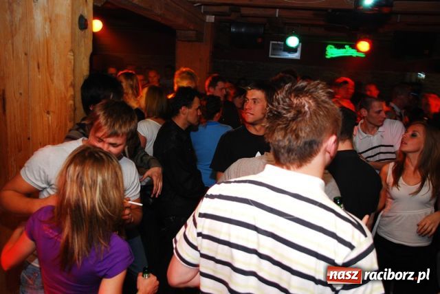 Zdjęcie w galerii na portalu naszraciborz.pl: Magiel towarzyski wiadomości z regionu