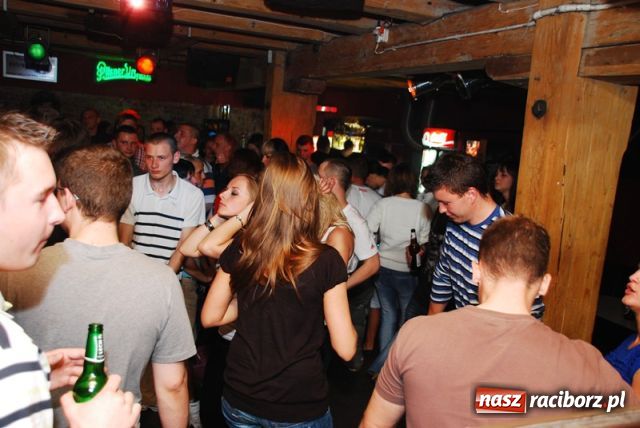 Zdjęcie w galerii na portalu naszraciborz.pl: Magiel towarzyski wiadomości z regionu