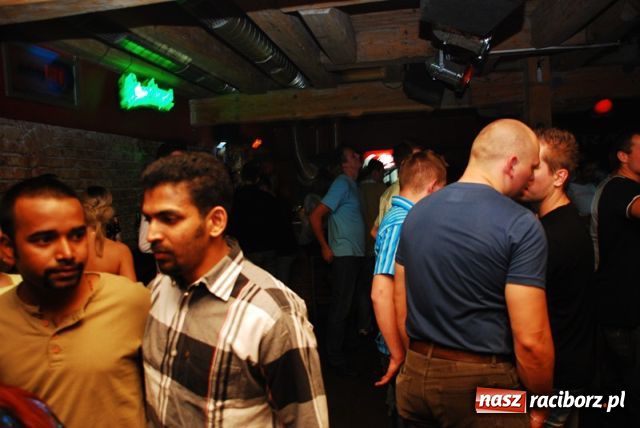 Zdjęcie w galerii na portalu naszraciborz.pl: Magiel towarzyski wiadomości z regionu