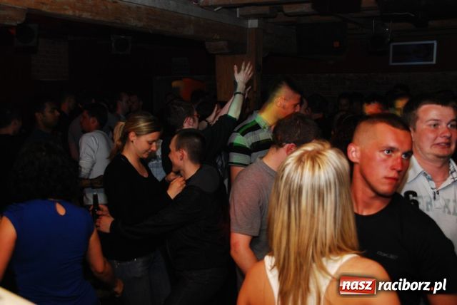 Zdjęcie w galerii na portalu naszraciborz.pl: Magiel towarzyski wiadomości z regionu