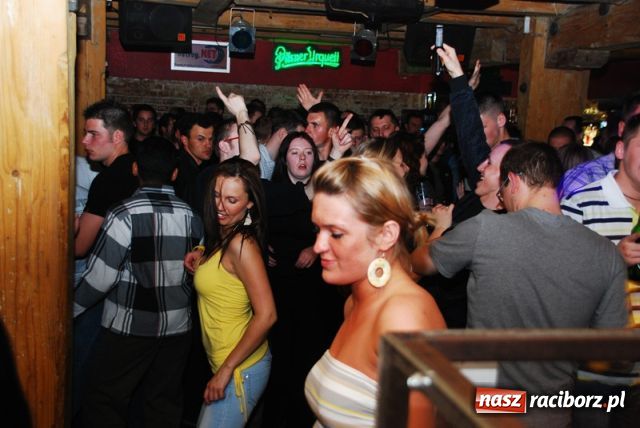 Zdjęcie w galerii na portalu naszraciborz.pl: Magiel towarzyski wiadomości z regionu