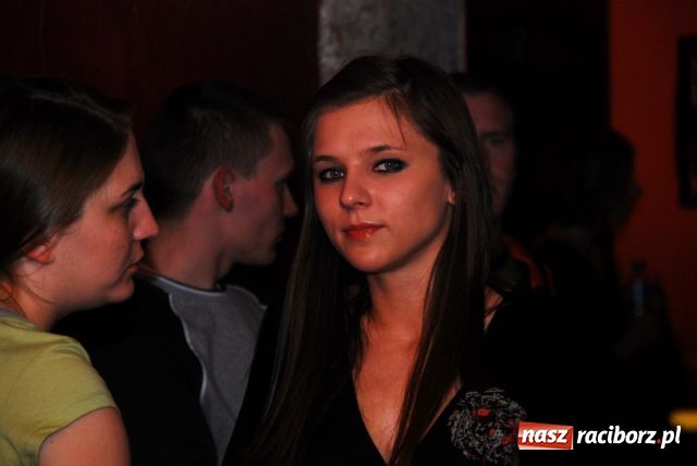 Zdjęcie w galerii na portalu naszraciborz.pl: Magiel towarzyski wiadomości z regionu