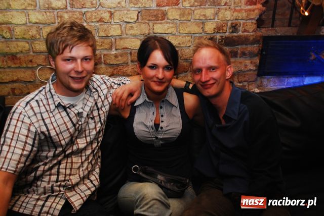 Zdjęcie w galerii na portalu naszraciborz.pl: Magiel towarzyski wiadomości z regionu