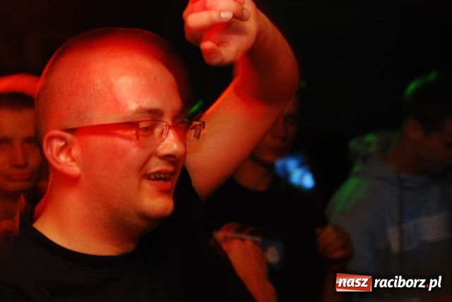 Zdjęcie w galerii na portalu naszraciborz.pl: Magiel towarzyski wiadomości z regionu