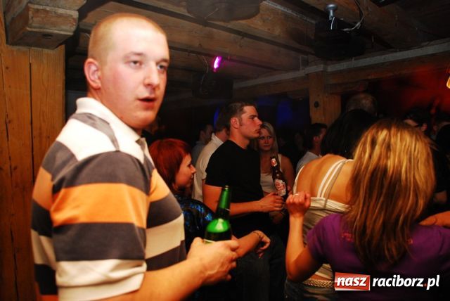 Zdjęcie w galerii na portalu naszraciborz.pl: Magiel towarzyski wiadomości z regionu