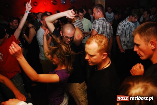 Zdjęcie w galerii na portalu naszraciborz.pl: Magiel towarzyski wiadomości z regionu