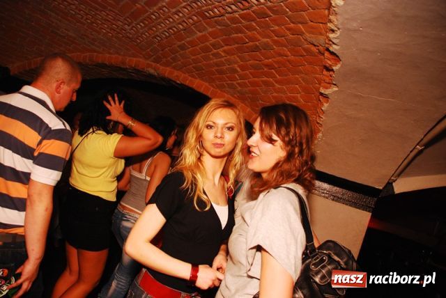 Zdjęcie w galerii na portalu naszraciborz.pl: Magiel towarzyski wiadomości z regionu