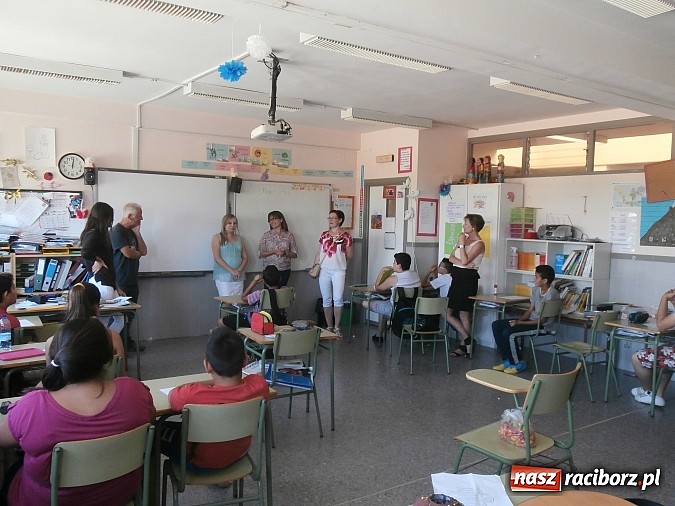 Zdjęcie w galerii na portalu naszraciborz.pl: Przedstawicielki tworkowskiego ZSO z wizytą w Hiszpanii wiadomości z regionu