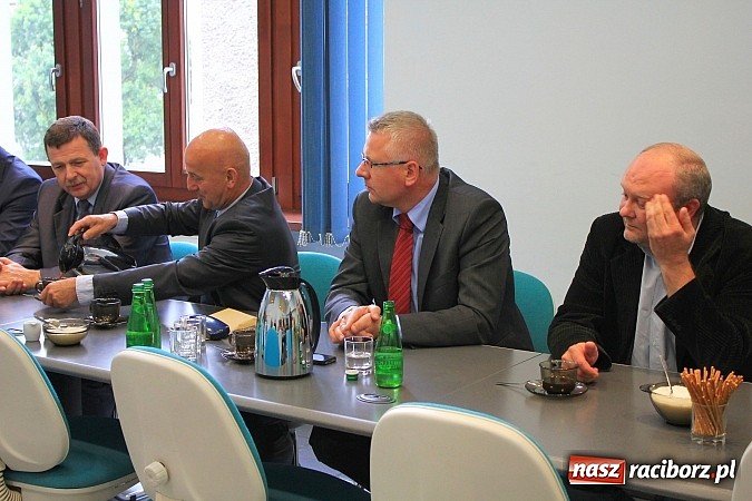 Zdjęcie w galerii na portalu naszraciborz.pl: Droga Racibórz-Pszczyna. Umowa na opracowanie dokumentacji podpisana wiadomości z regionu