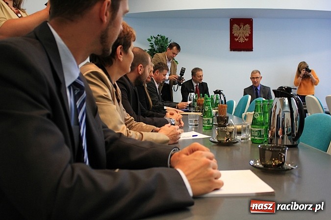 Zdjęcie w galerii na portalu naszraciborz.pl: Droga Racibórz-Pszczyna. Umowa na opracowanie dokumentacji podpisana wiadomości z regionu