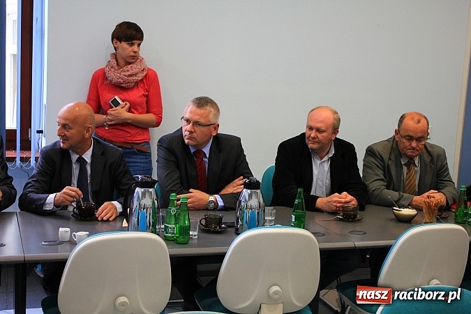 Zdjęcie w galerii na portalu naszraciborz.pl: Droga Racibórz-Pszczyna. Umowa na opracowanie dokumentacji podpisana wiadomości z regionu