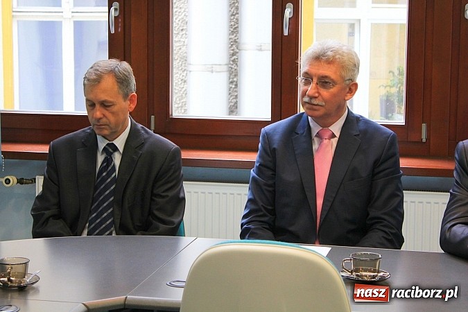 Zdjęcie w galerii na portalu naszraciborz.pl: Droga Racibórz-Pszczyna. Umowa na opracowanie dokumentacji podpisana wiadomości z regionu