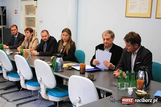 Zdjęcie w galerii na portalu naszraciborz.pl: Droga Racibórz-Pszczyna. Umowa na opracowanie dokumentacji podpisana wiadomości z regionu