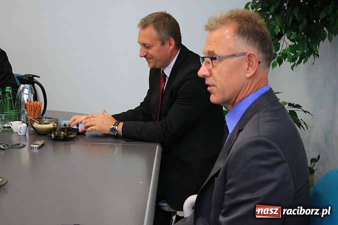 Zdjęcie w galerii na portalu naszraciborz.pl: Droga Racibórz-Pszczyna. Umowa na opracowanie dokumentacji podpisana wiadomości z regionu