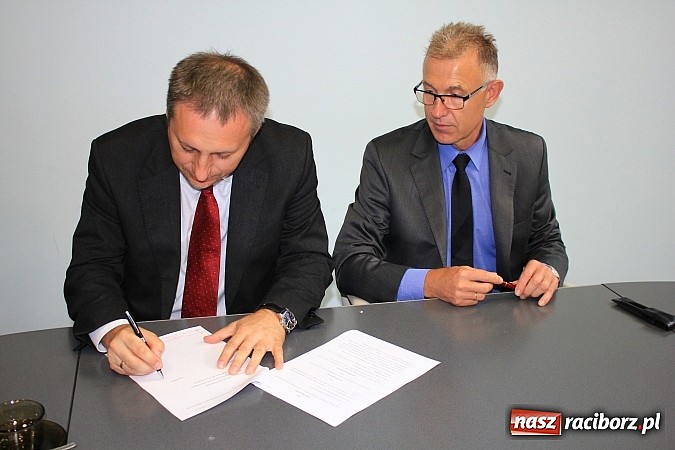 Zdjęcie w galerii na portalu naszraciborz.pl: Droga Racibórz-Pszczyna. Umowa na opracowanie dokumentacji podpisana wiadomości z regionu
