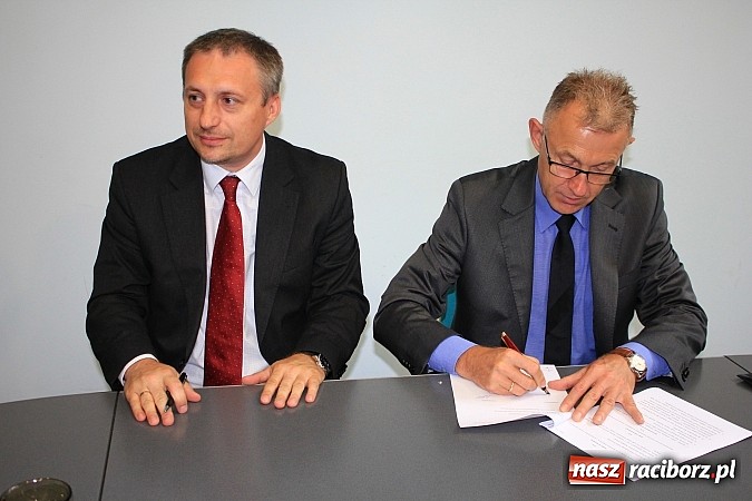 Zdjęcie w galerii na portalu naszraciborz.pl: Droga Racibórz-Pszczyna. Umowa na opracowanie dokumentacji podpisana wiadomości z regionu