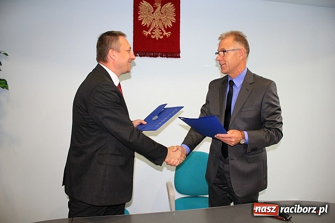 Zdjęcie w galerii na portalu naszraciborz.pl: Droga Racibórz-Pszczyna. Umowa na opracowanie dokumentacji podpisana wiadomości z regionu