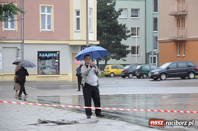 Zdjęcie w galerii na portalu naszraciborz.pl: Pomnik Arki Bożka zdjęto już z cokołu wiadomości z regionu