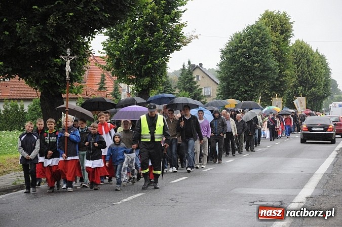 Zdjęcie w galerii na portalu naszraciborz.pl: Bieńkowiczanie pielgrzymowali dziś do Raciborskiej Pani wiadomości z regionu