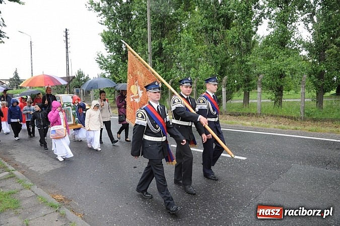 Zdjęcie w galerii na portalu naszraciborz.pl: Bieńkowiczanie pielgrzymowali dziś do Raciborskiej Pani wiadomości z regionu