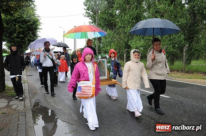 Zdjęcie w galerii na portalu naszraciborz.pl: Bieńkowiczanie pielgrzymowali dziś do Raciborskiej Pani wiadomości z regionu