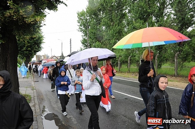 Zdjęcie w galerii na portalu naszraciborz.pl: Bieńkowiczanie pielgrzymowali dziś do Raciborskiej Pani wiadomości z regionu