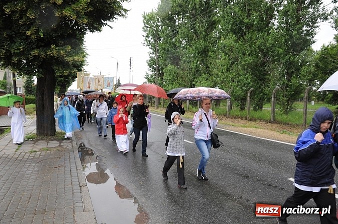 Zdjęcie w galerii na portalu naszraciborz.pl: Bieńkowiczanie pielgrzymowali dziś do Raciborskiej Pani wiadomości z regionu