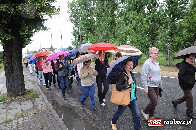 Zdjęcie w galerii na portalu naszraciborz.pl: Bieńkowiczanie pielgrzymowali dziś do Raciborskiej Pani wiadomości z regionu
