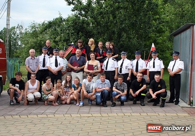 Zdjęcie w galerii na portalu naszraciborz.pl: OSP Ruda dostała w darze łódź wiadomości z regionu