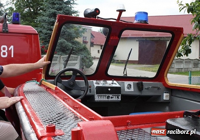 Zdjęcie w galerii na portalu naszraciborz.pl: OSP Ruda dostała w darze łódź wiadomości z regionu