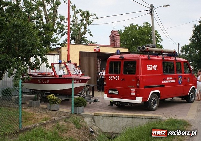 Zdjęcie w galerii na portalu naszraciborz.pl: OSP Ruda dostała w darze łódź wiadomości z regionu