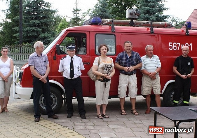 Zdjęcie w galerii na portalu naszraciborz.pl: OSP Ruda dostała w darze łódź wiadomości z regionu