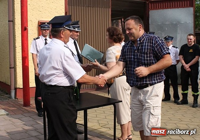 Zdjęcie w galerii na portalu naszraciborz.pl: OSP Ruda dostała w darze łódź wiadomości z regionu
